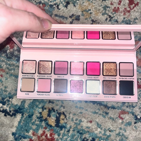 Kylie cosmetics Valentine palette - Picture 2 of 4